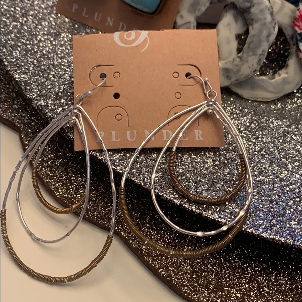 8 pair of earrings
